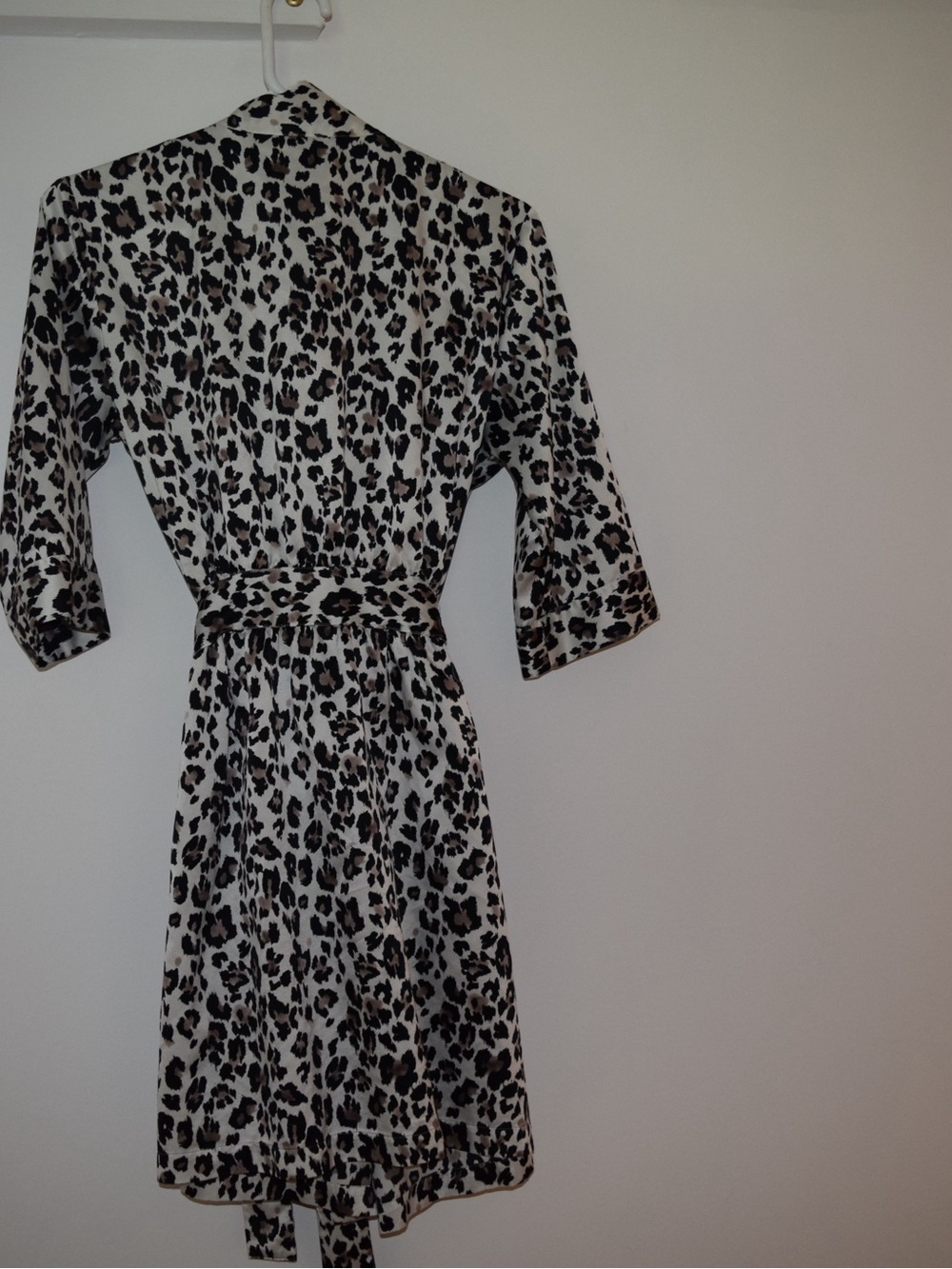 Cabernet Leopard Print Robe - Picture 5 of 5